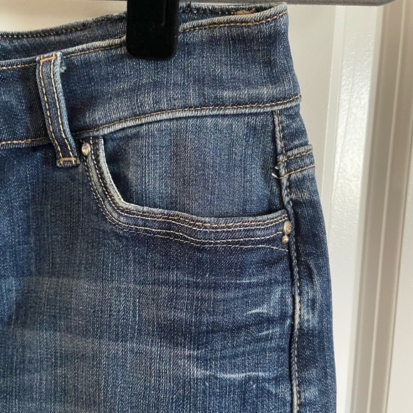 White House Black Market adorable denim skirt - Picture 2 of 6